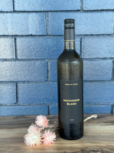 Load image into Gallery viewer, Bird In Hand Sauvignon Blanc
